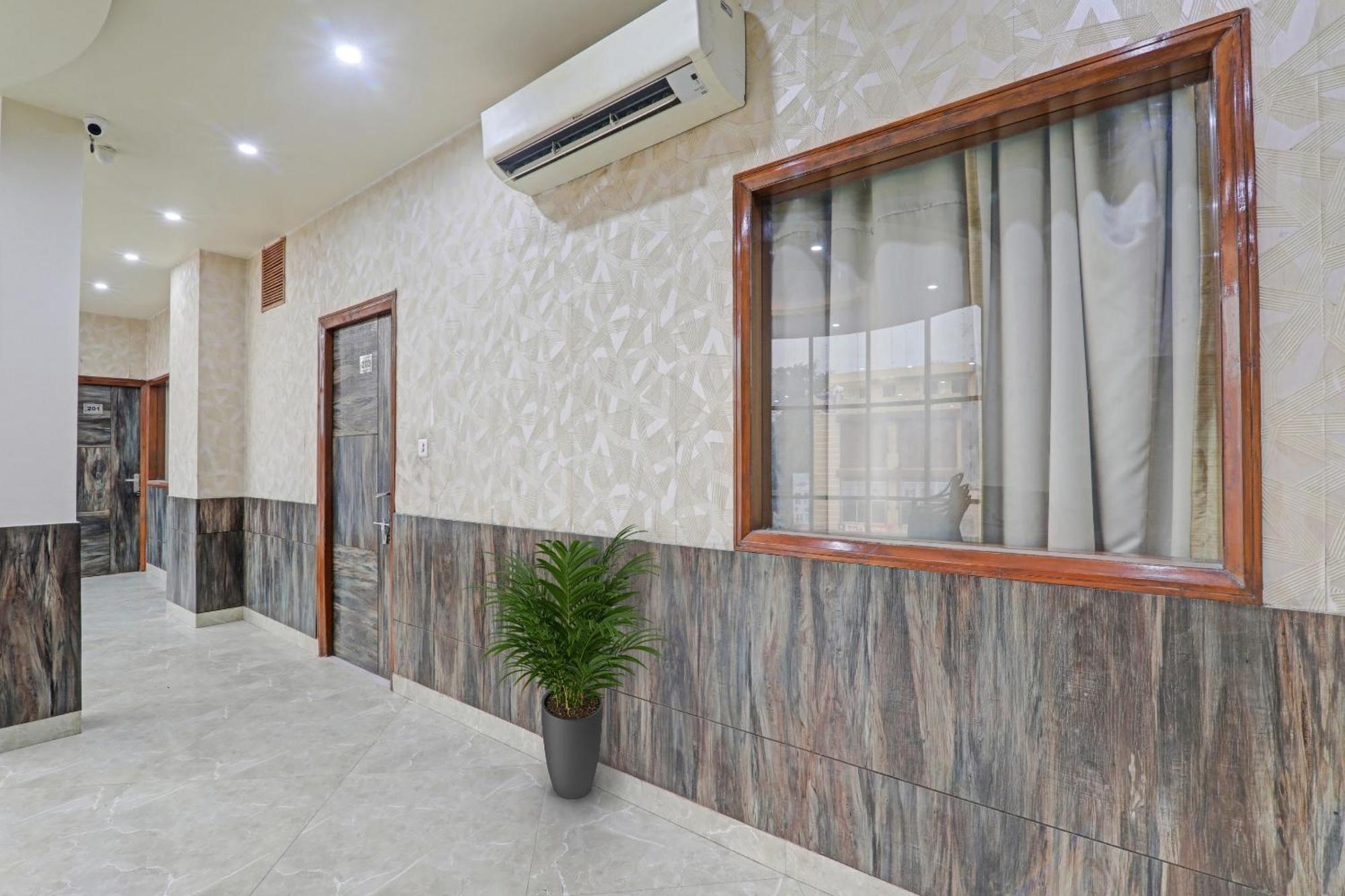 Townhouse 1150 Hotel Dayal Palace Chinhat Exterior photo