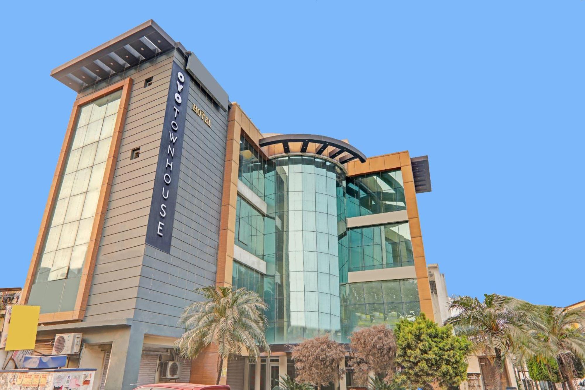 Townhouse 1150 Hotel Dayal Palace Chinhat Exterior photo