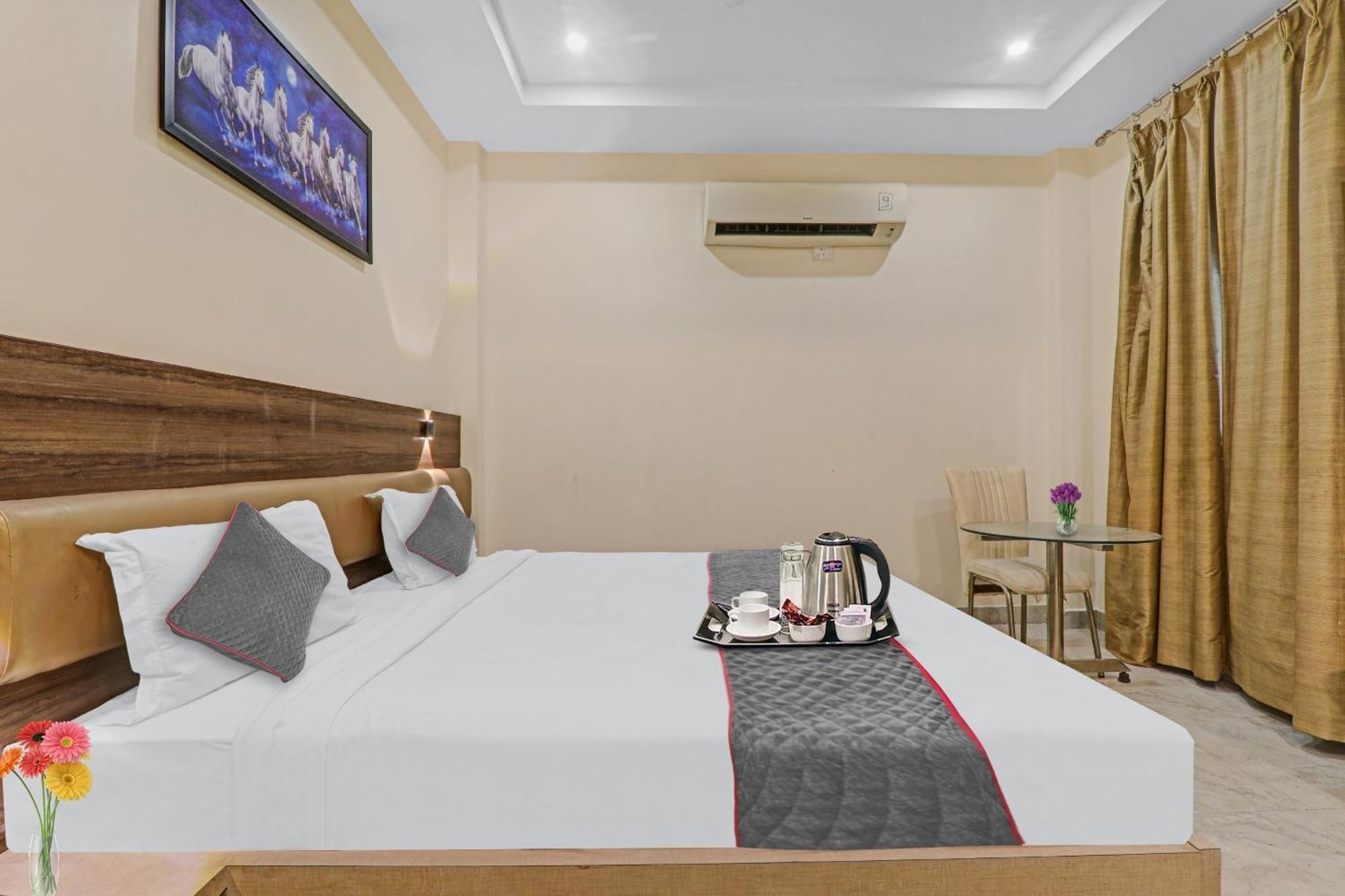 Townhouse 1150 Hotel Dayal Palace Chinhat Exterior photo
