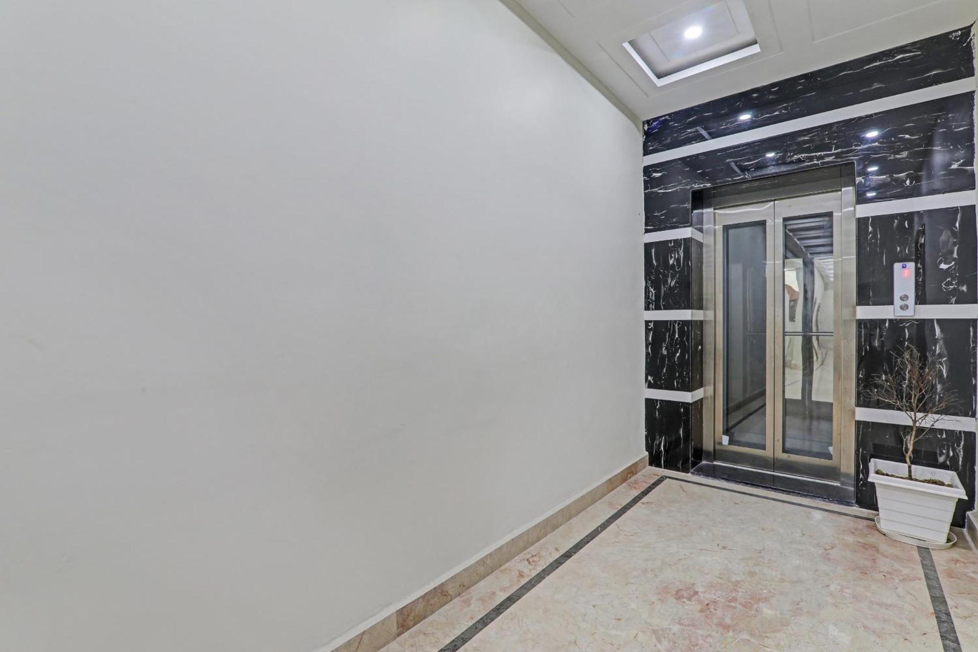 Townhouse 1150 Hotel Dayal Palace Chinhat Exterior photo