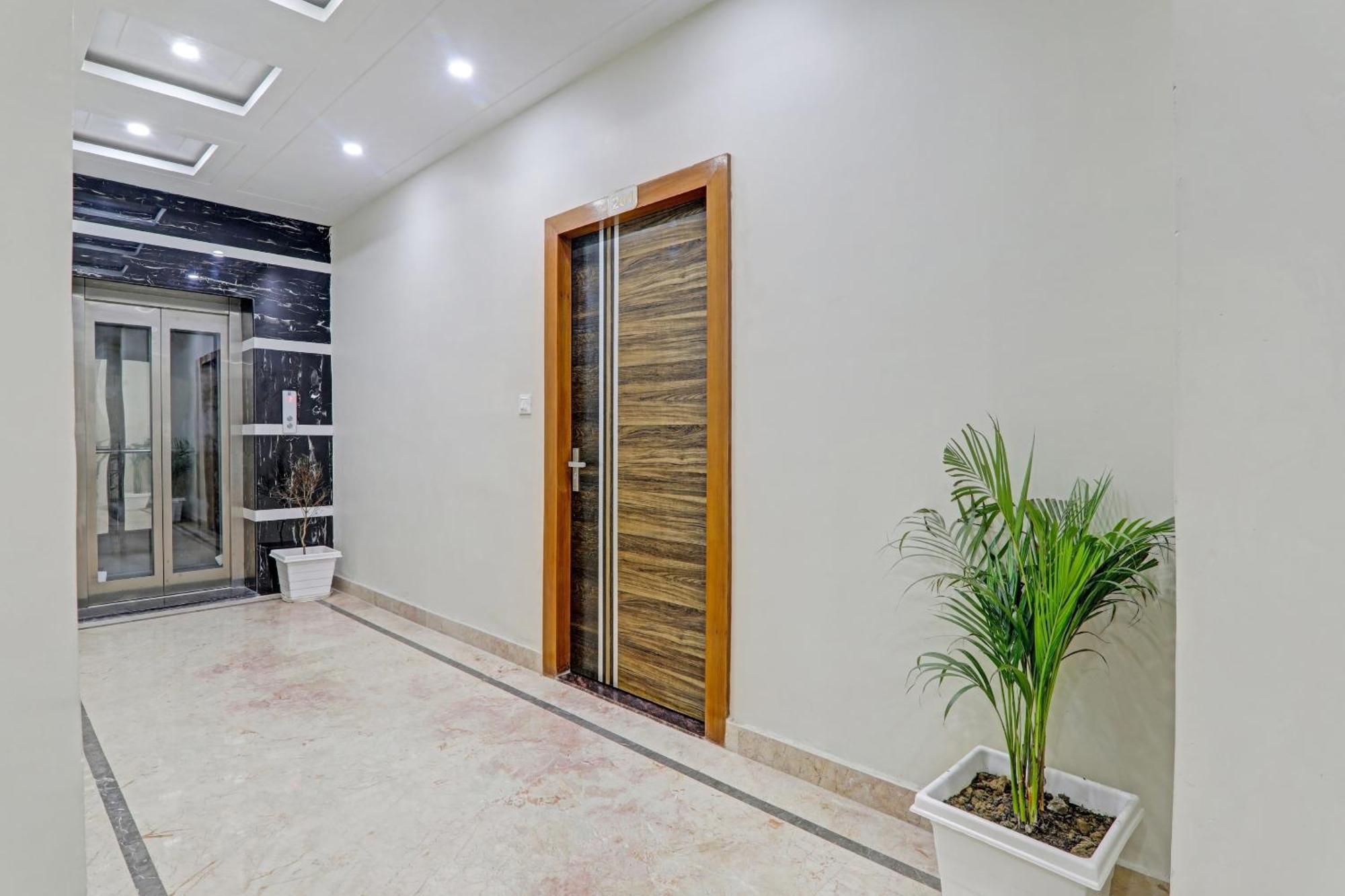 Townhouse 1150 Hotel Dayal Palace Chinhat Exterior photo